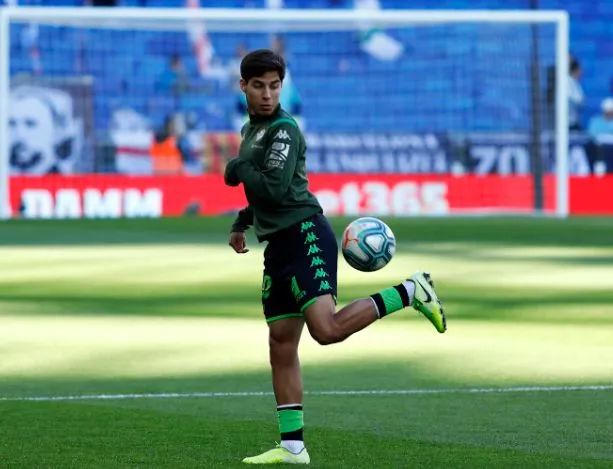 Lainez, en una práctica del Betis