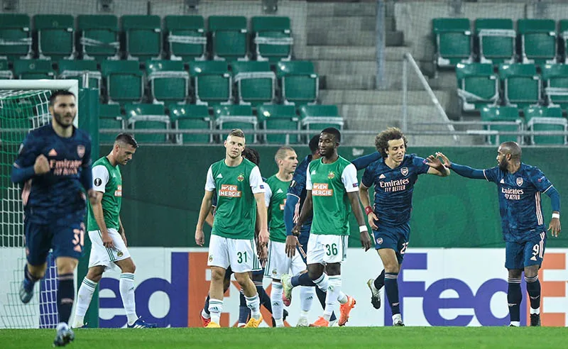 EFE David Luiz festeja su anotación en Europa League