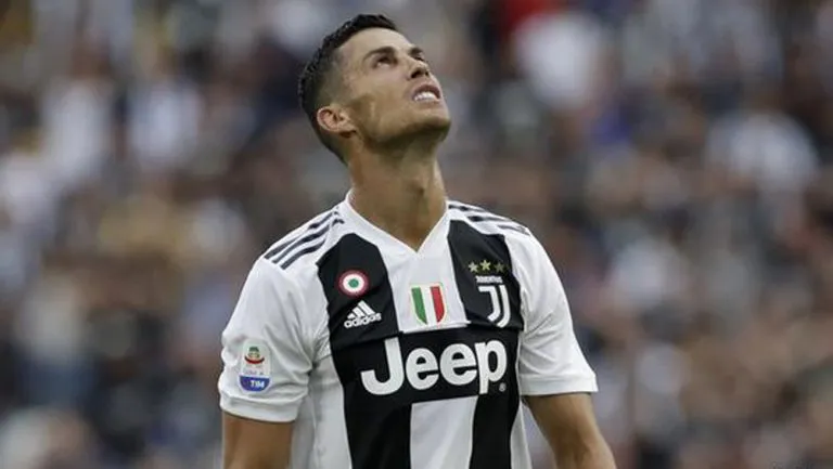 Cristiano Ronaldo durante un duelo con la Juventus