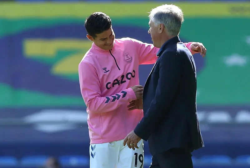 Ancelotti y James previo a un duelo con el Everton