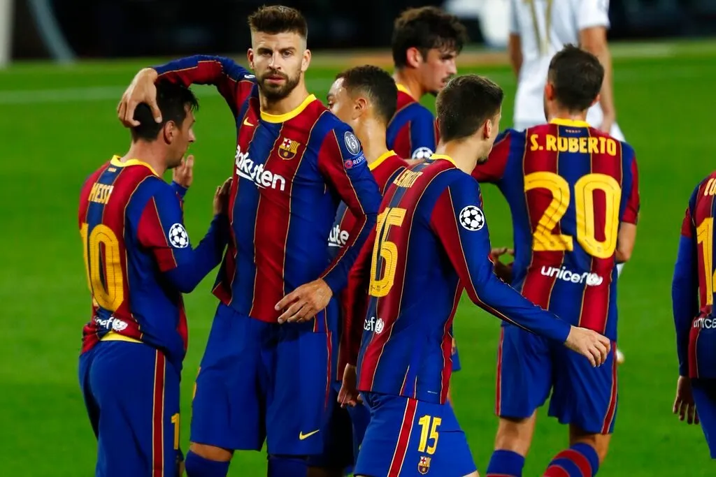 AP Gerard Piqué festejando una anotación con Lionel Messi
