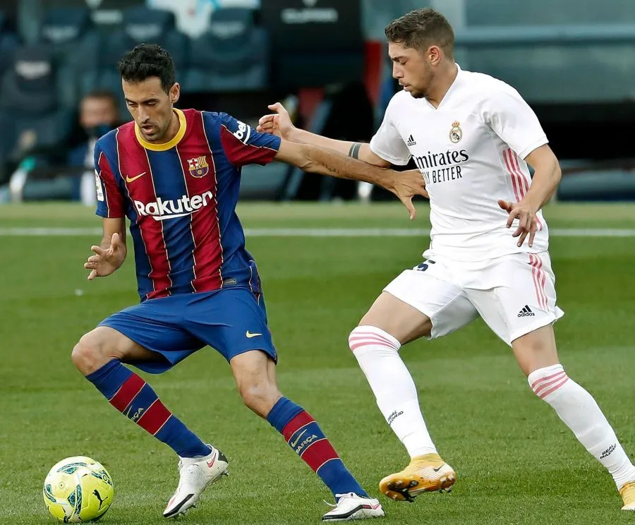 EFE Sergio Busquets ante Federico Valverde