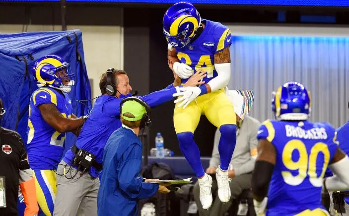 Los Rams festejan una jugada ante Chicago