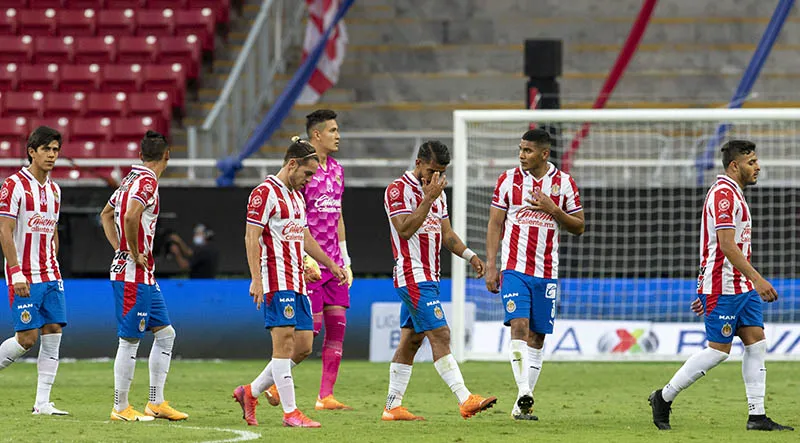 Jugadores de Chivas tras un duelo en el Guardianes 2020