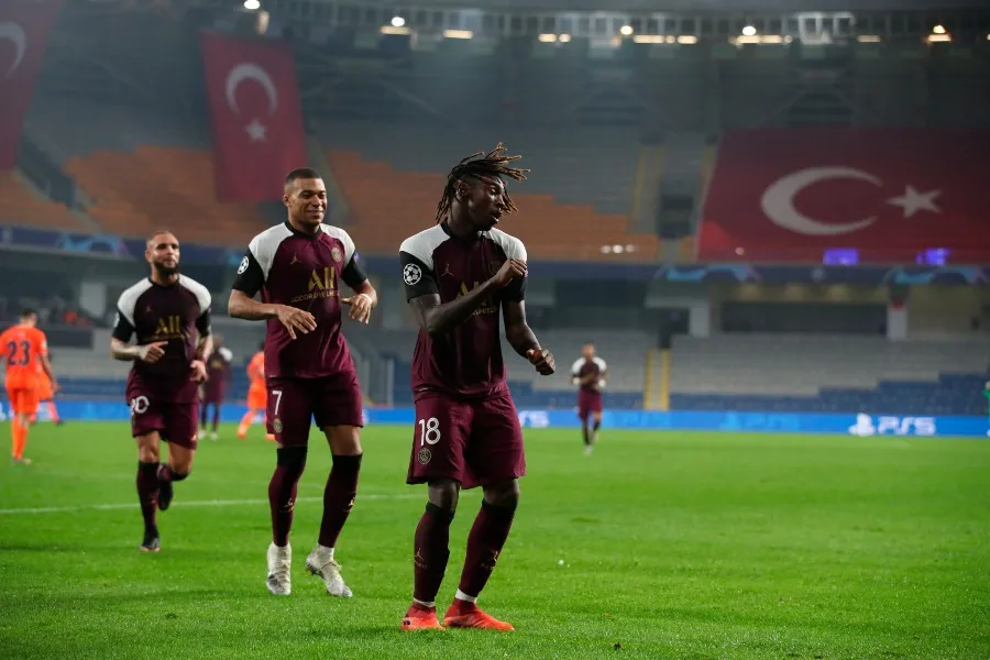 AP Moise Kean después de anotar gol