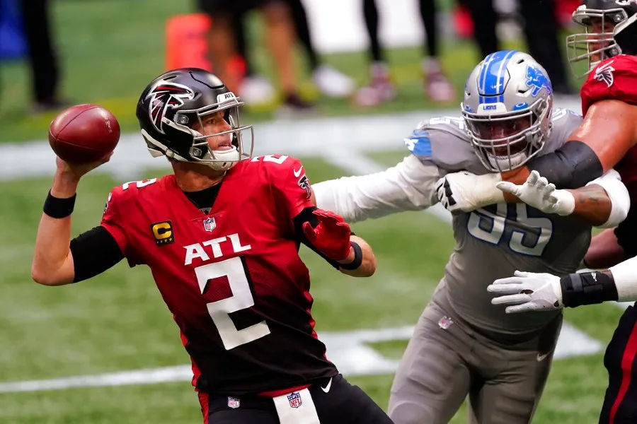 Matt Ryan durante un partido con Falcons