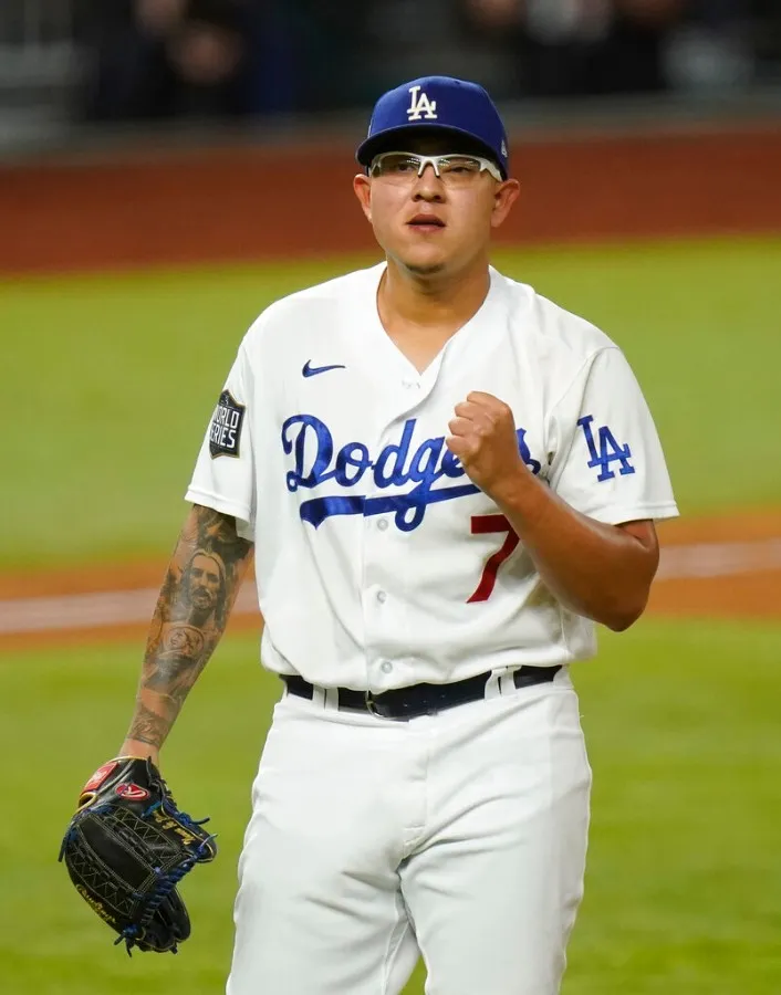 Julio Urías en el Juego 6 de la Serie Mundial