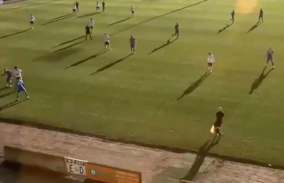 ESPECIAL Acción en el Ayr United ante Inverness Caledonian Thistle