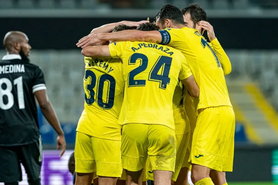 TWITTER @alfonsopedraza9 Jugadores del Villarreal festejando el triunfo en Europa League