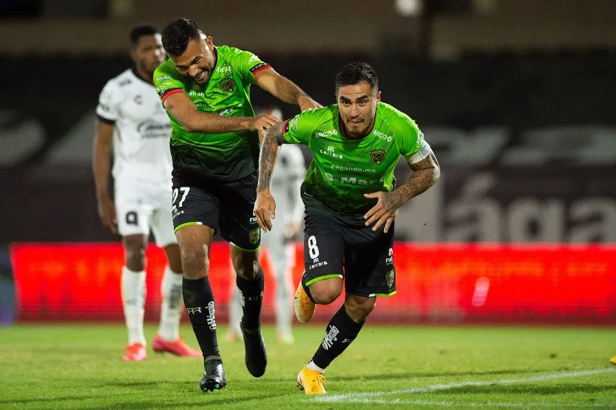 IMAGO7 Lezcano y Marín celebran gol ante Querétaro