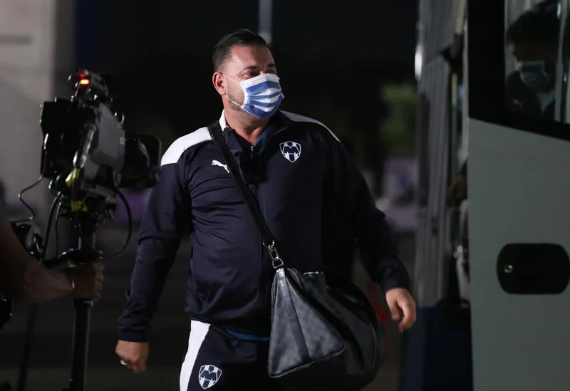 El Turco arribando a un partido