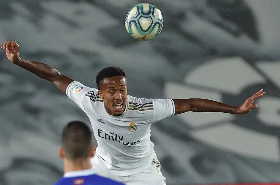 Éder Militao en partido con el Real Madrid