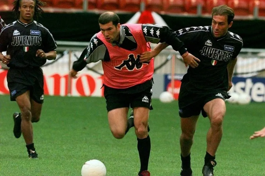 @RMadridHome_ Zidane y Conte cuando jugaban juntos en la Juventus