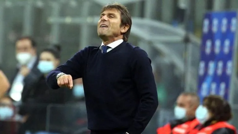 Antonio Conte en un partido del Inter de Milan