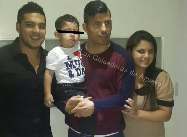 El Kun con su hermana, su cuñado y su sobrino