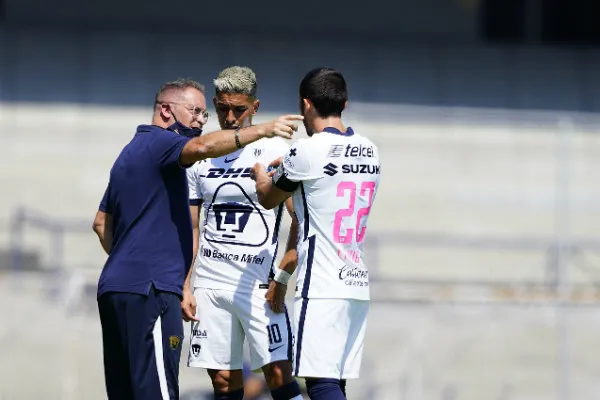 Andrés Lillini dando indicaciones