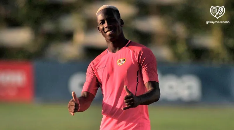 TWITTER @RayoVallecano Luis Advíncula, en un entrenamiento con el Rayo