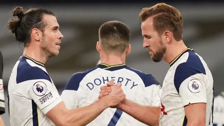 EFE Gareth Bale y Harry Kane al fina del partido