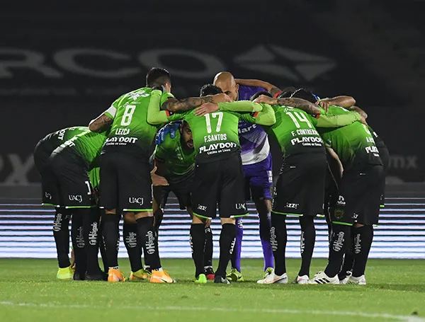 Jugadores de Juárez previo a un partido