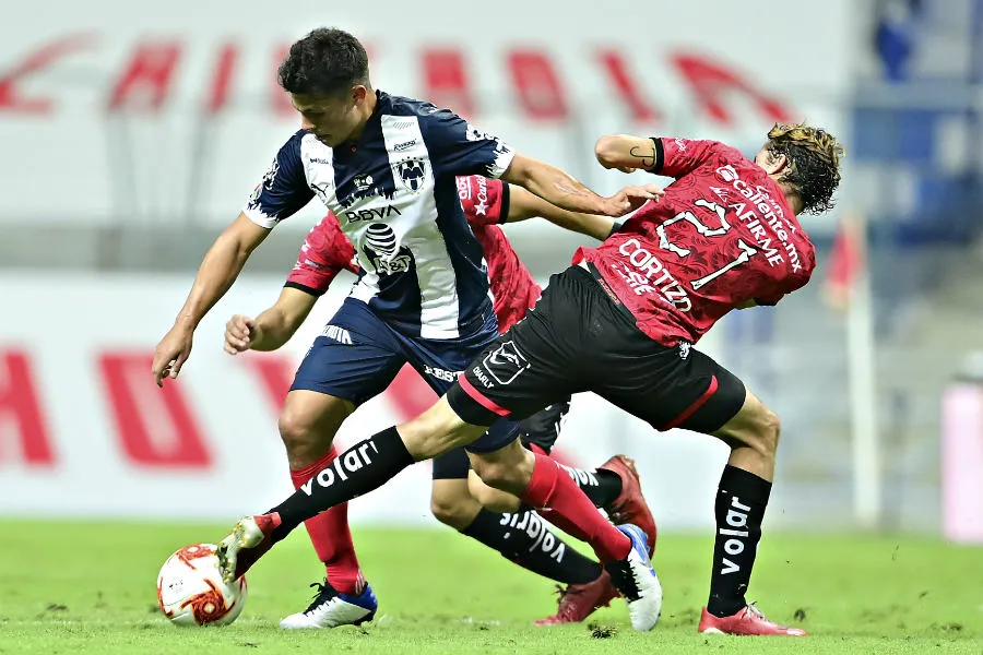 Alfonso González en juego ante Xolos