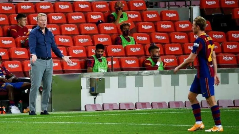 EFE Ronald Koeman en partido con el Barcelona