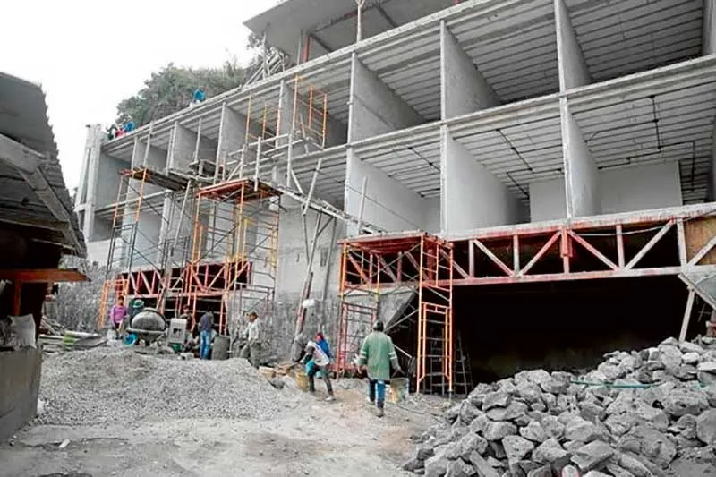 Hotel de Pumas en Cantera durante su construcción