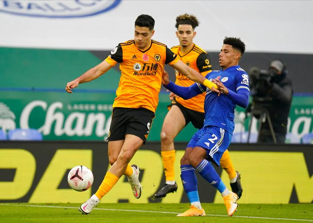 El mexicano en acción contra los Foxes