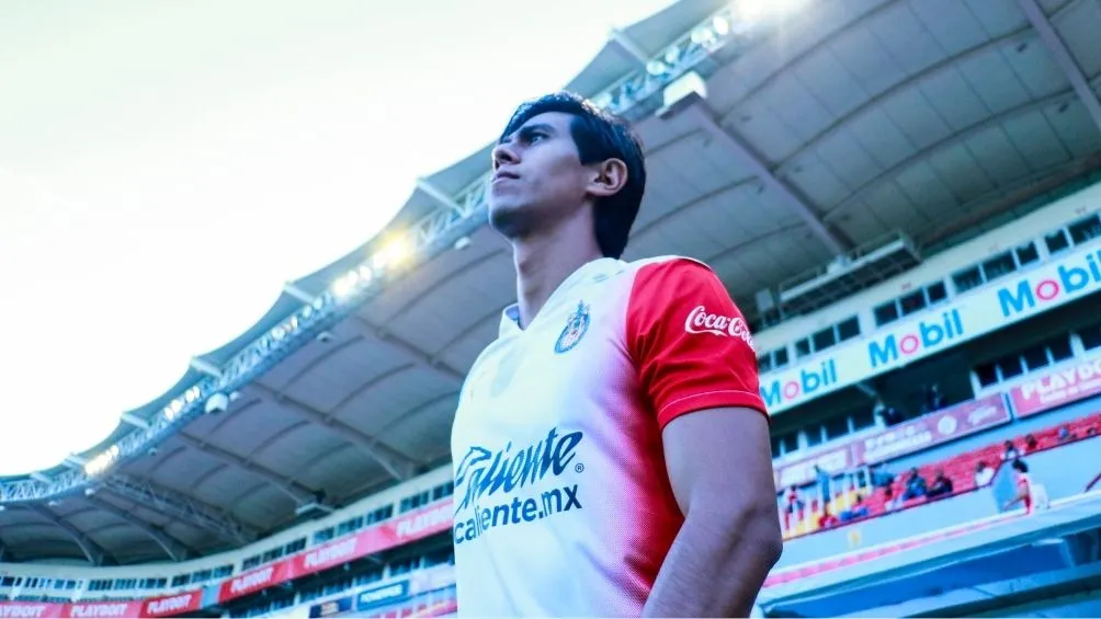 José Juan Macías en un partido con Chivas