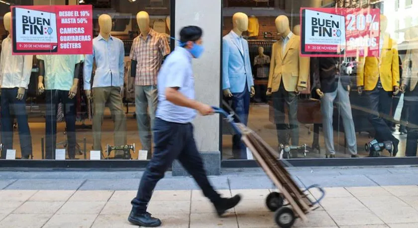 AP Habitantes de la CDMX durante la contingencia por el Covid-19 en el Buen Fin