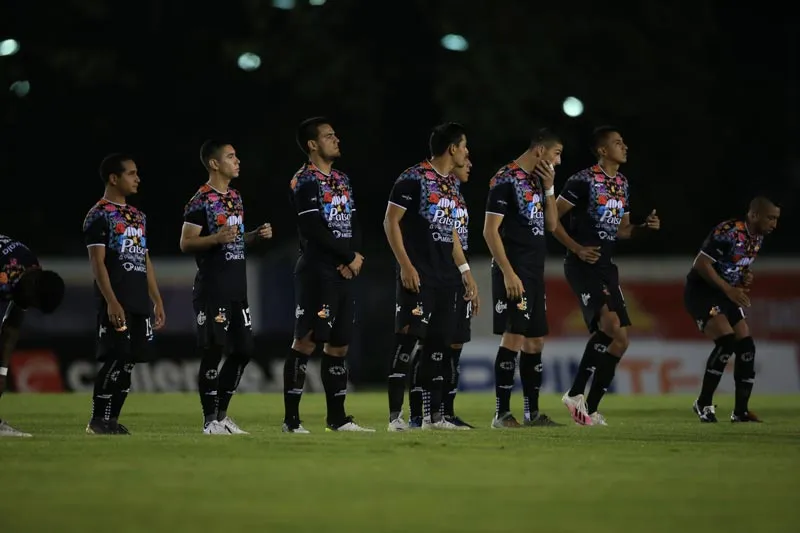 IMAGO7 Los futbolistas de Alebrijes previo a su partido