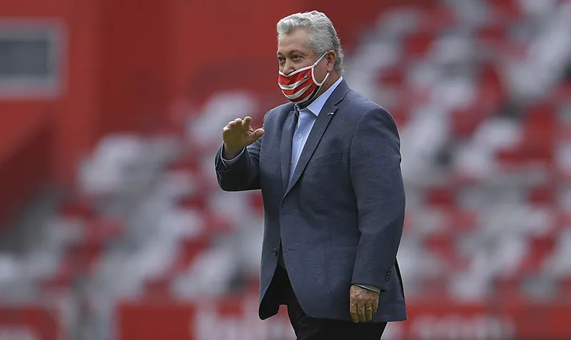 MEXSPORT Víctor Manuel Vucetich durante un duelo de Chivas