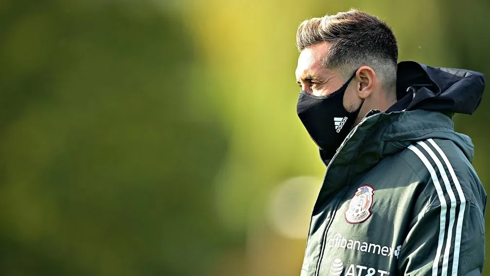 Héctor Herrera en la práctica con la Selección