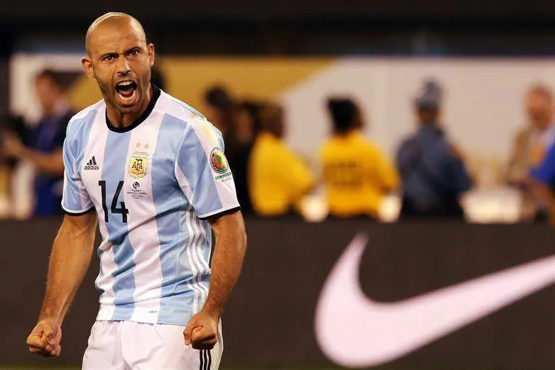EFE Mascherano jugando con Argentina