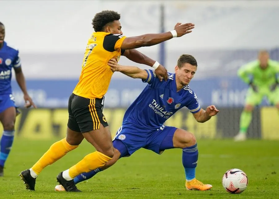 AP Adama Traoré en un partido con el Wolverhampton