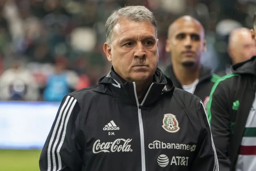 Gerardo Martino durante un partido con México