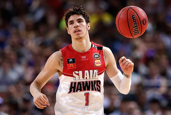 AP LaMelo Ball, en un juego con los Illawarra Hawks