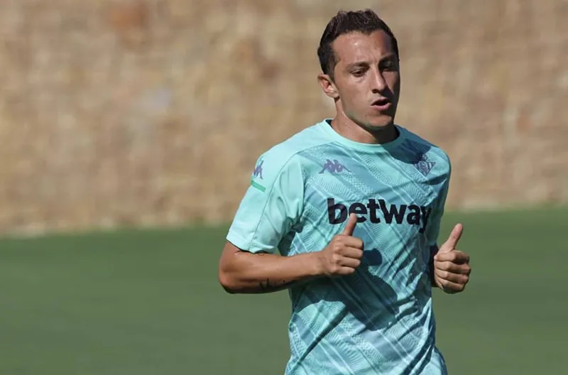 TWITTER @AGUARDADI18 Andrés Guardado durante un entrenamiento con el Betis