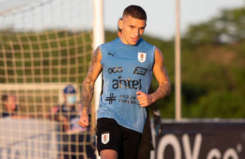 Lucas Torreira en un entrenamiento con Uruguay