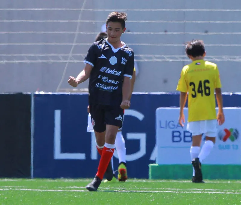 El jugador juvenil en un partido con Mineros
