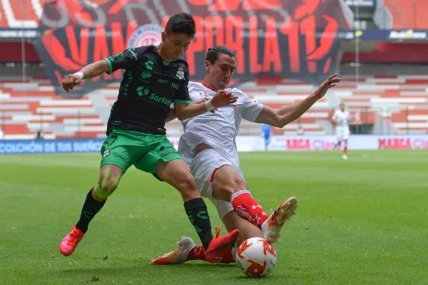 Brayan Garnica en acción con Santos