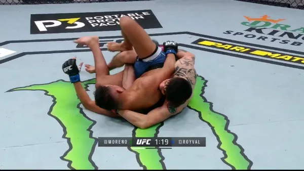 Acción en el Brandon Moreno vs Moreno y Royval