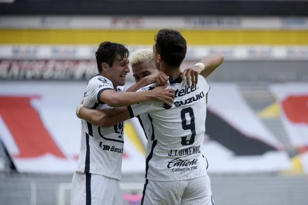 Juan Dinenno y Carlos Gutiérrez en festejo