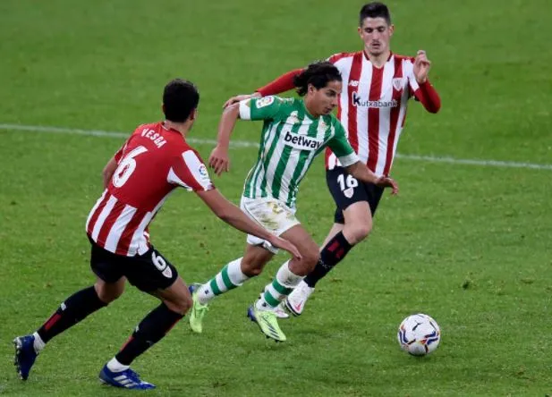Lainez conduce la redonda contra Athletic