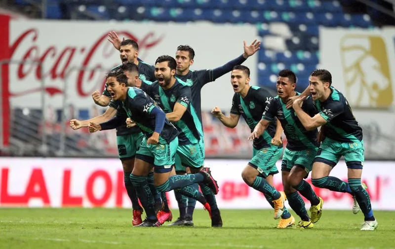 Los jugadores de La Franja tras ganar a Rayados