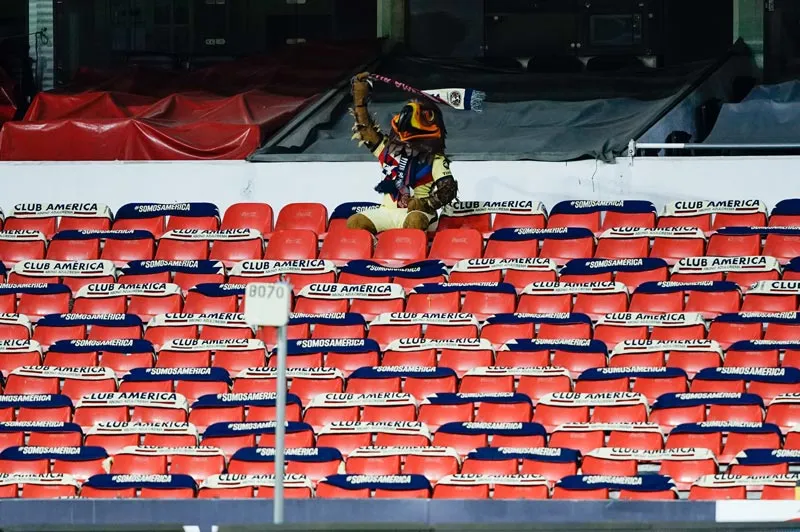 El Águila Agui en las gradas del Coloso de Santa Úrsula