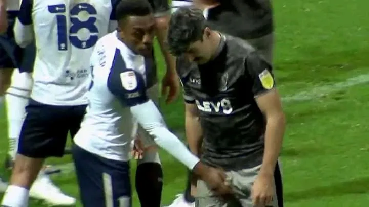 Momento en que Fisher toca genitales de Paterson