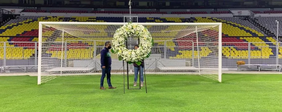Estadio Azteca recuerda al Pelusa tras su fallecimiento