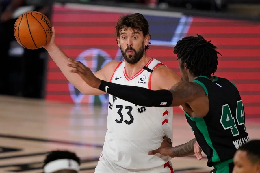 AP Marc Gasol en un juego con los Raptors de Toronto