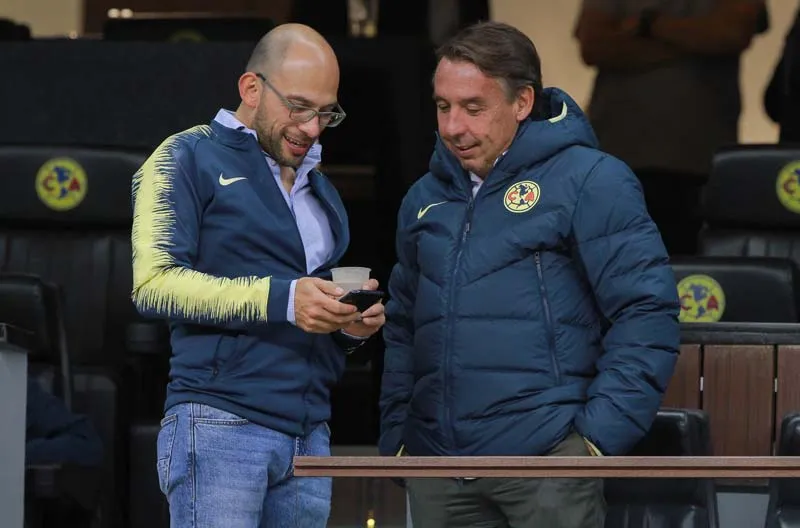 El mandamás de las Águilas en su palco del Azteca