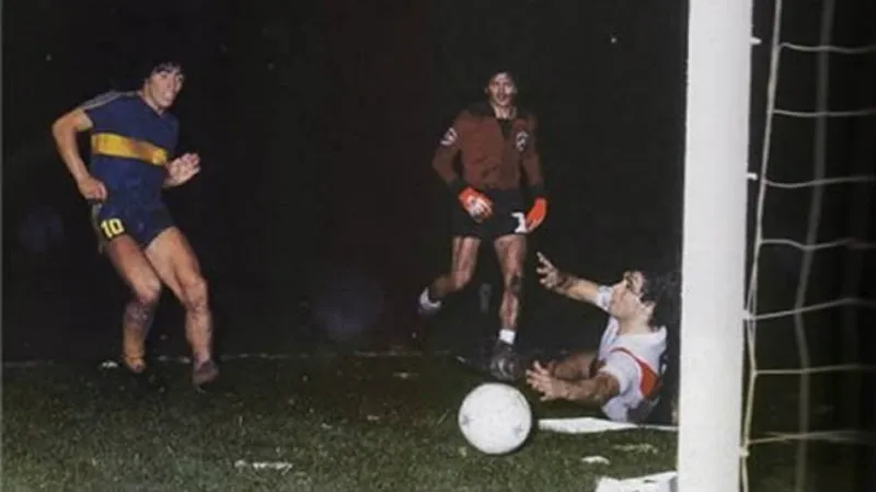 El tanto de Maradona al River Plate del Pato Fillol